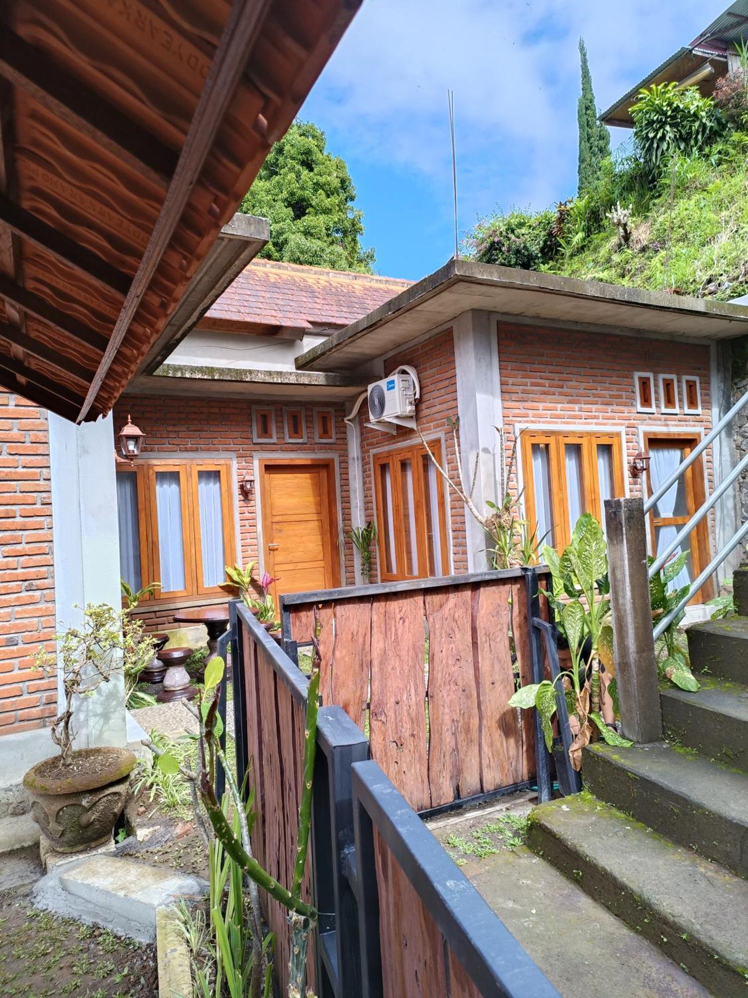 Made Oka Homestay And Warung Мундук Экстерьер фото